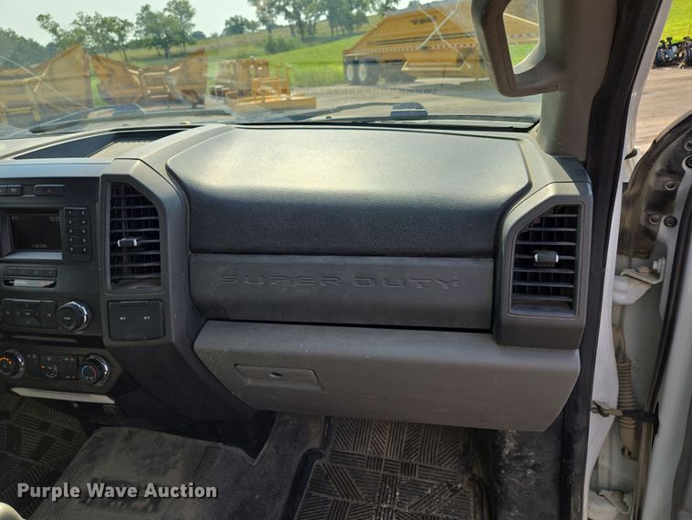 image for item EF1838 2017 Ford F550 utility / service truck