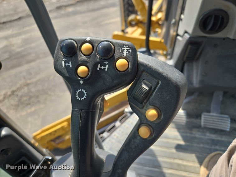 image for item EF1839 2018 Caterpillar 140M3 motor grader