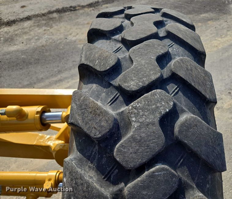 image for item EF1839 2018 Caterpillar 140M3 motor grader