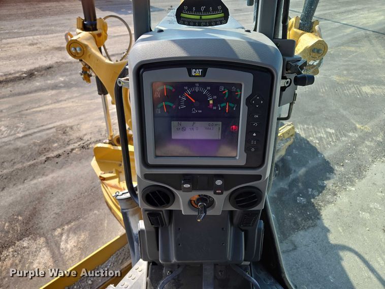 image for item EF1840 2018 Caterpillar 140M3 motor grader