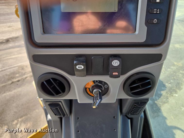 image for item EF1840 2018 Caterpillar 140M3 motor grader