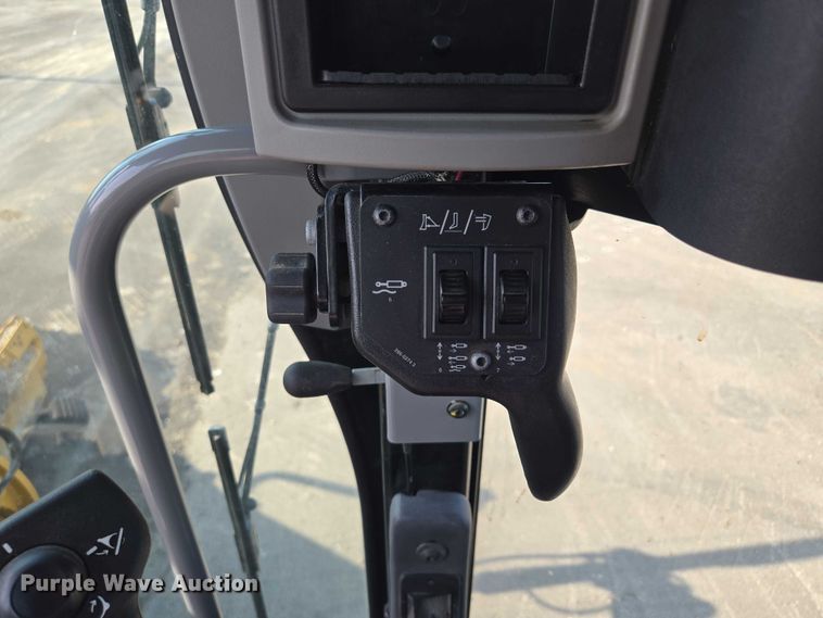 image for item EF1840 2018 Caterpillar 140M3 motor grader