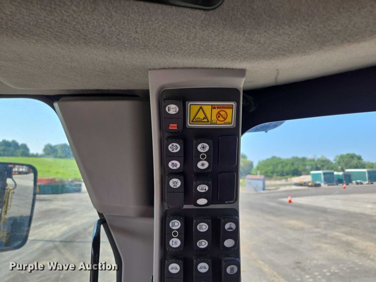 image for item EF1840 2018 Caterpillar 140M3 motor grader