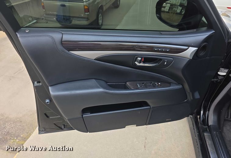 image for item EF3677 2013 Lexus LS 460 