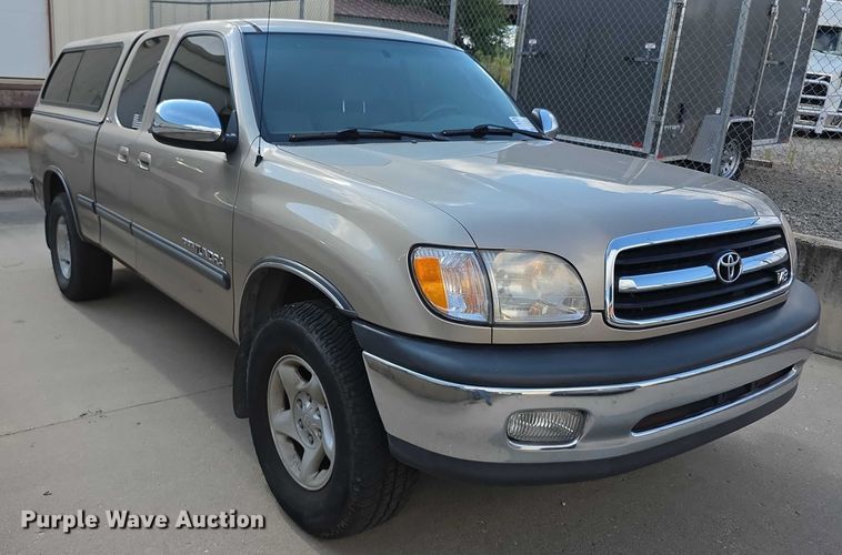 image for item EF3679 2001 Toyota Tundra SR5 Access Cab pickup truck