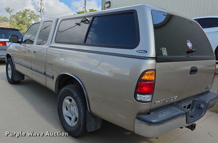 image for item EF3679 2001 Toyota Tundra SR5 Access Cab pickup truck