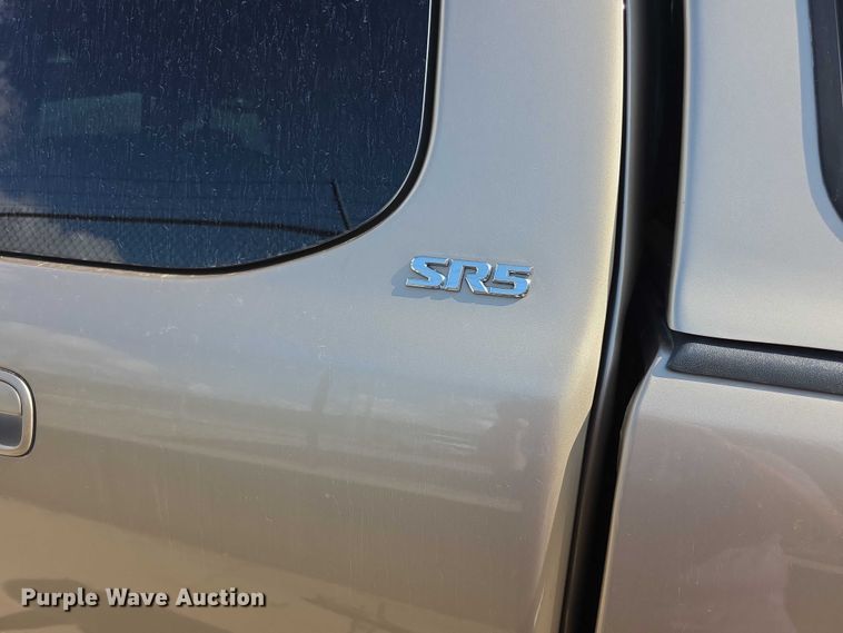 image for item EF3679 2001 Toyota Tundra SR5 Access Cab pickup truck