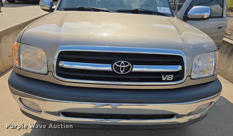 image for item EF3679 2001 Toyota Tundra SR5 Access Cab pickup truck