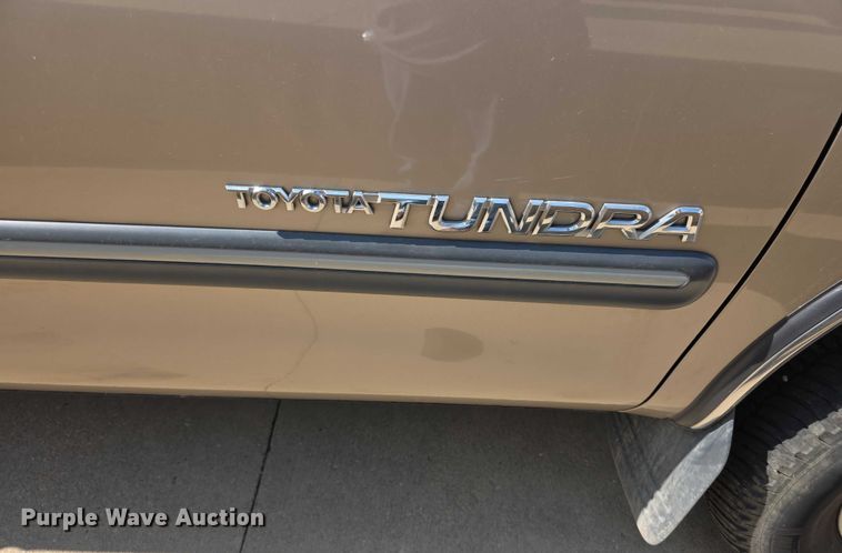 image for item EF3679 2001 Toyota Tundra SR5 Access Cab pickup truck