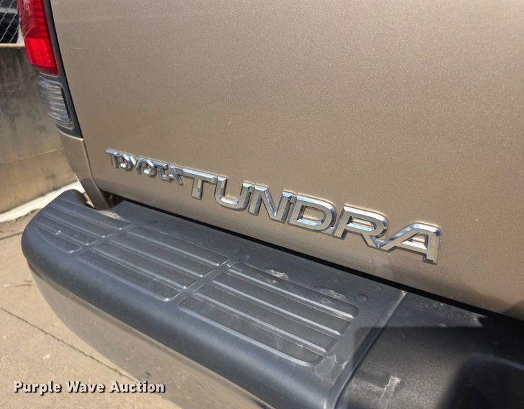 image for item EF3679 2001 Toyota Tundra SR5 Access Cab pickup truck