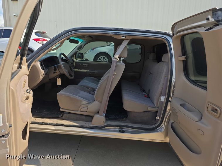 image for item EF3679 2001 Toyota Tundra SR5 Access Cab pickup truck