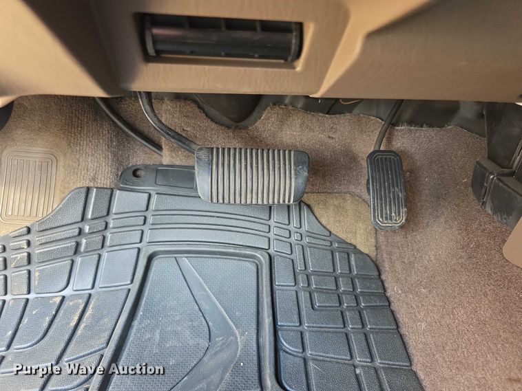 image for item EF3679 2001 Toyota Tundra SR5 Access Cab pickup truck