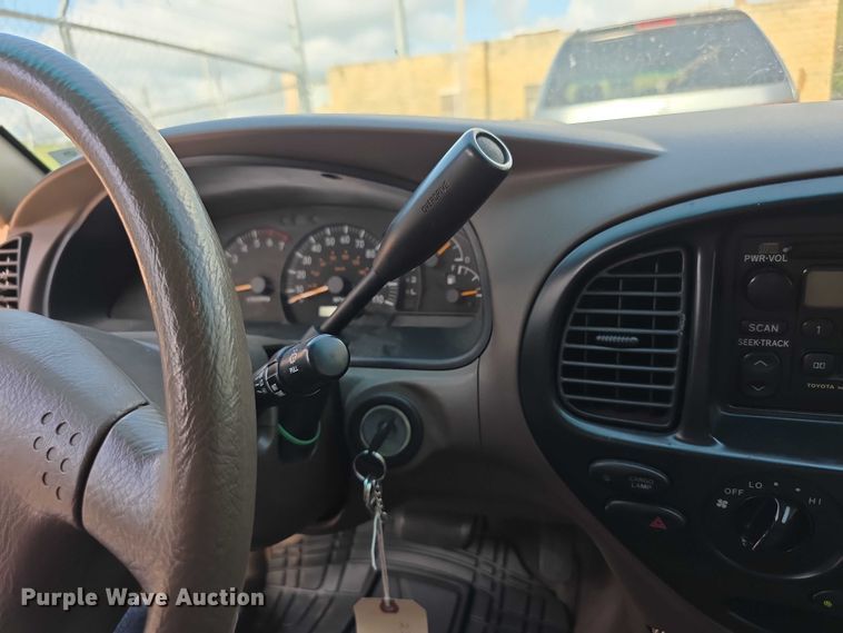 image for item EF3679 2001 Toyota Tundra SR5 Access Cab pickup truck