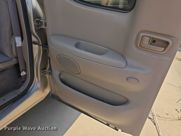 image for item EF3679 2001 Toyota Tundra SR5 Access Cab pickup truck