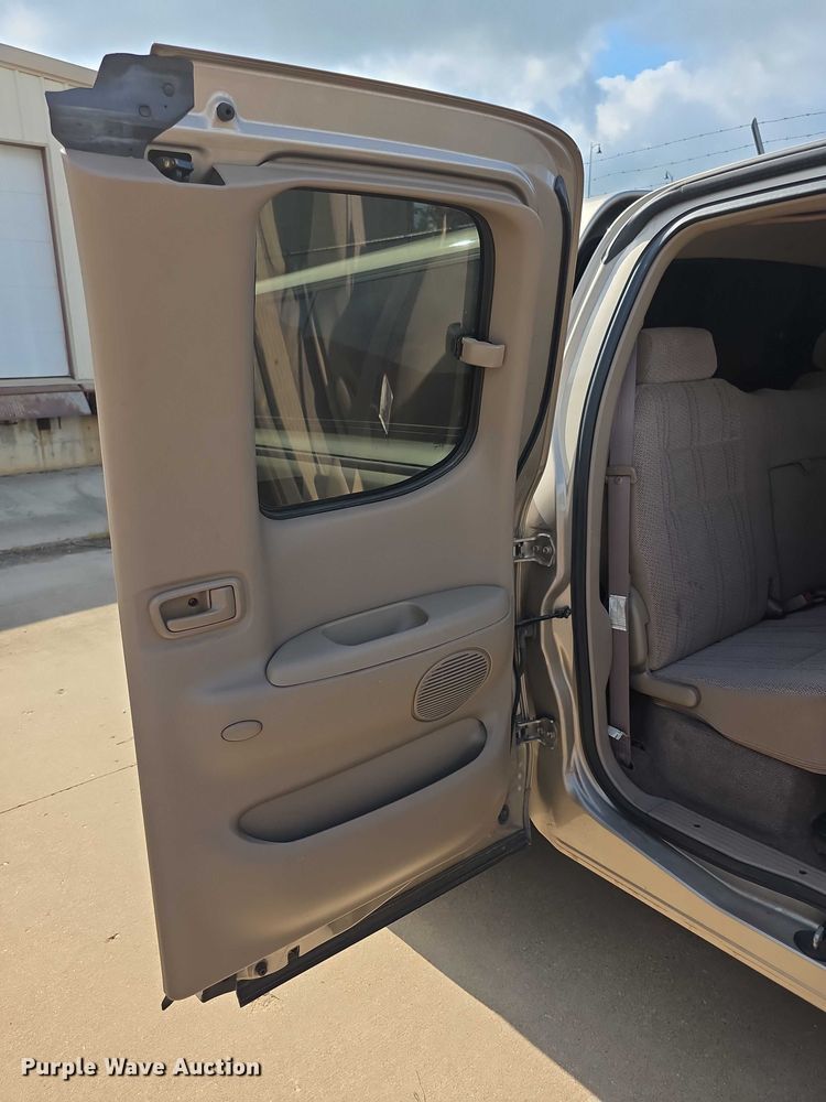 image for item EF3679 2001 Toyota Tundra SR5 Access Cab pickup truck