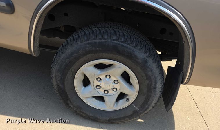 image for item EF3679 2001 Toyota Tundra SR5 Access Cab pickup truck