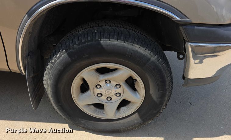 image for item EF3679 2001 Toyota Tundra SR5 Access Cab pickup truck