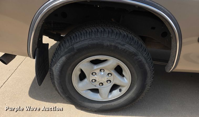 image for item EF3679 2001 Toyota Tundra SR5 Access Cab pickup truck