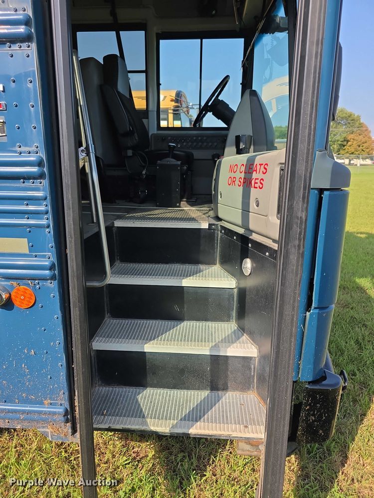 image for item EF3708 2008 Thomas Built HDX school bus