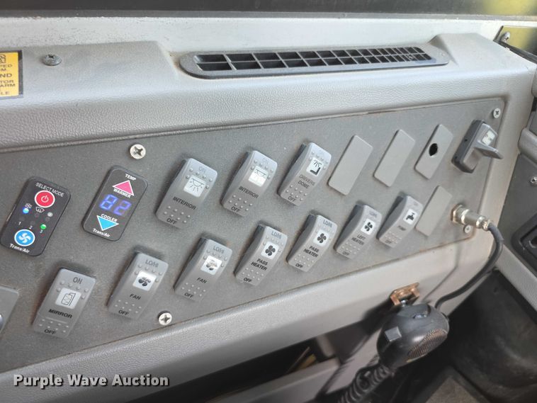 image for item EF3708 2008 Thomas Built HDX school bus