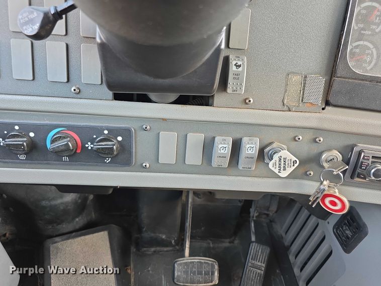 image for item EF3708 2008 Thomas Built HDX school bus