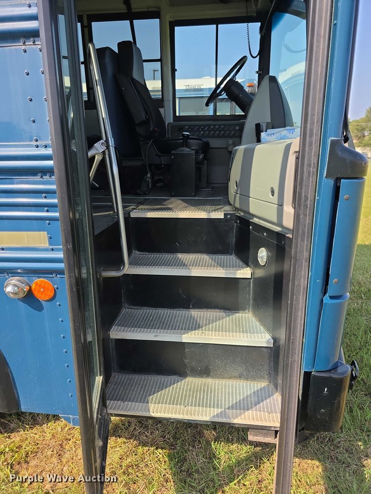 image for item EF3709 2009 Thomas Built HDX school bus