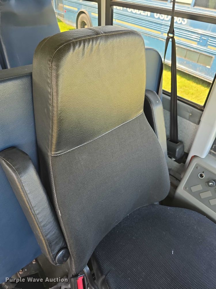 image for item EF3709 2009 Thomas Built HDX school bus