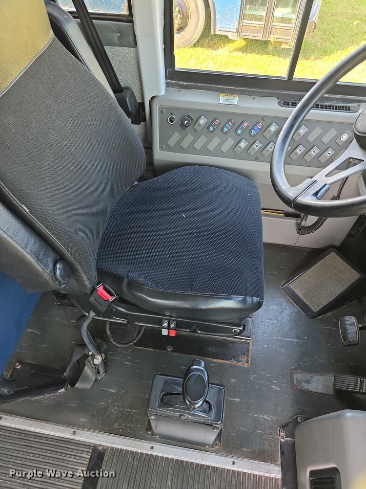 image for item EF3709 2009 Thomas Built HDX school bus