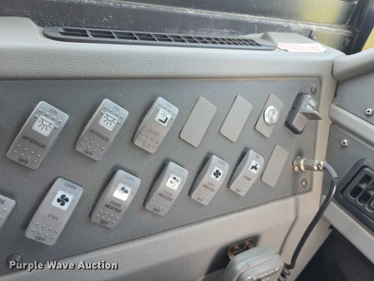 image for item EF3709 2009 Thomas Built HDX school bus