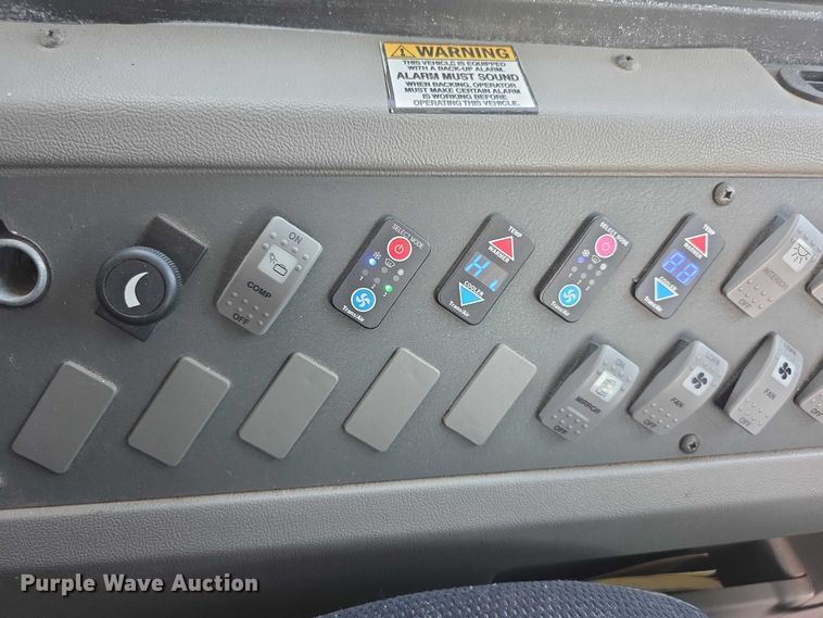 image for item EF3709 2009 Thomas Built HDX school bus