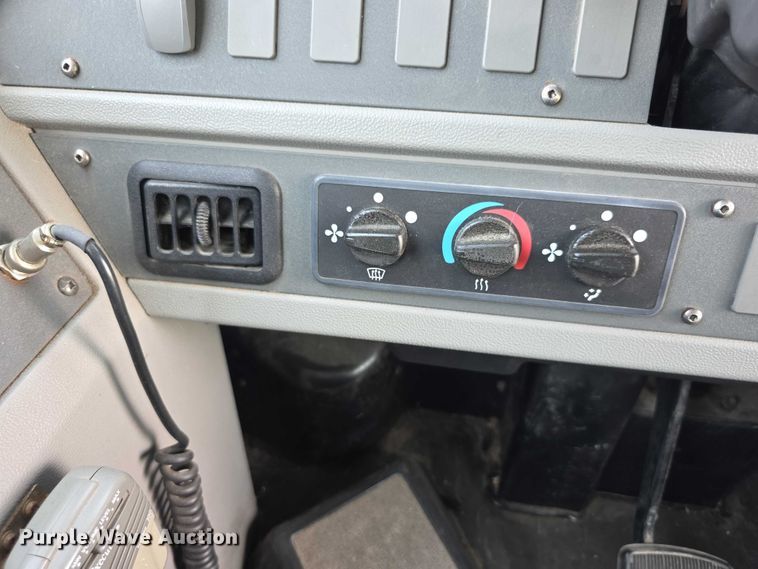 image for item EF3709 2009 Thomas Built HDX school bus