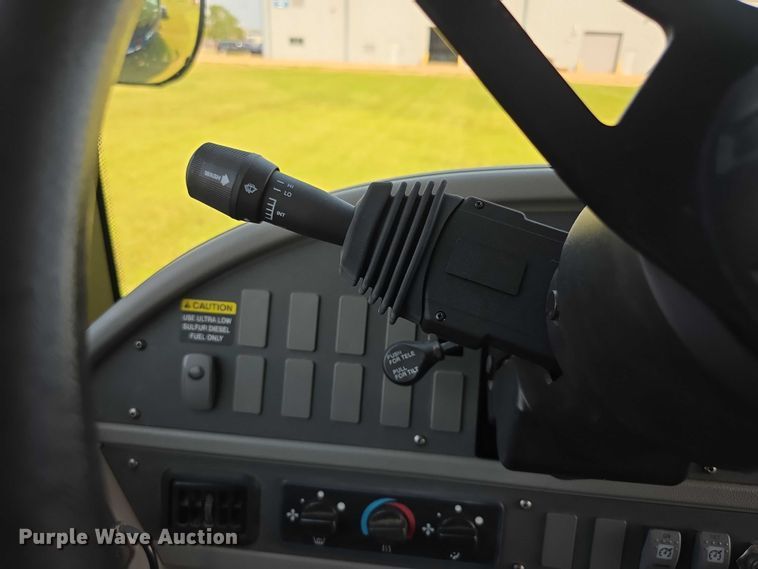 image for item EF3709 2009 Thomas Built HDX school bus