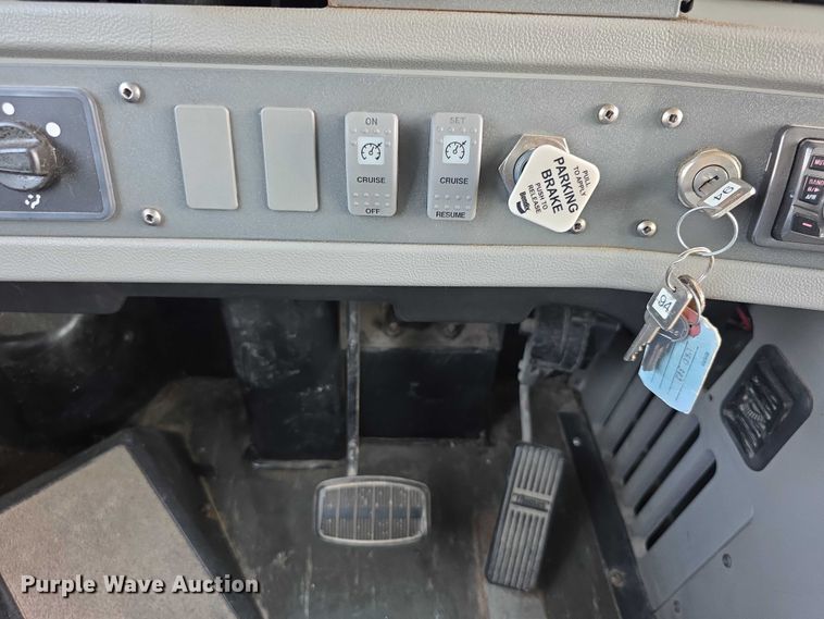 image for item EF3709 2009 Thomas Built HDX school bus