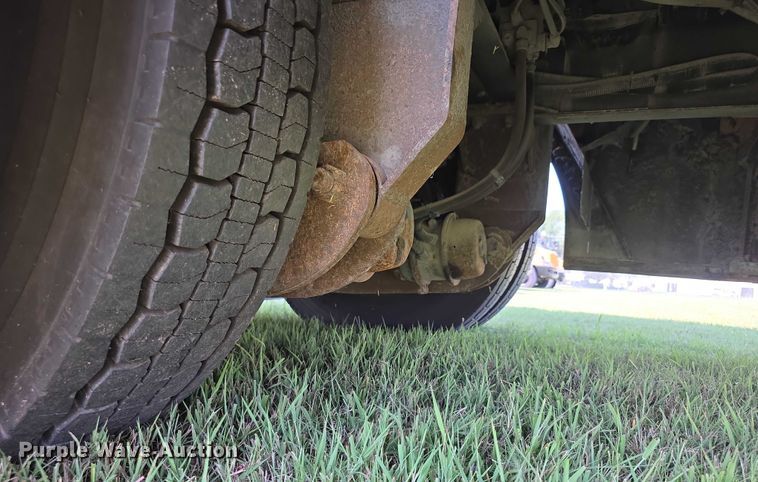 image for item EF3709 2009 Thomas Built HDX school bus