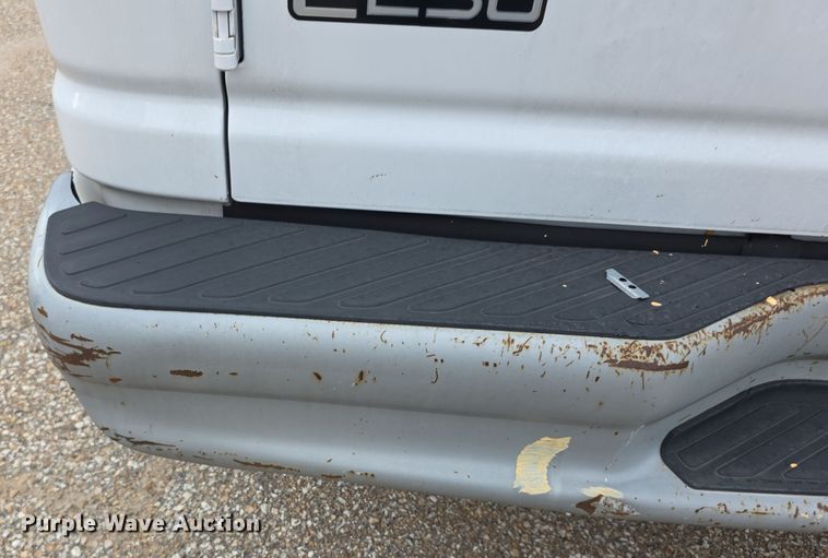 image for item EF3711 1999 Ford Econoline E250 van