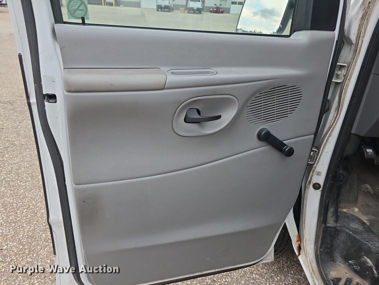 image for item EF3711 1999 Ford Econoline E250 van