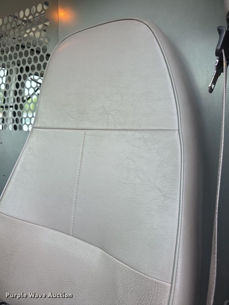 image for item EF3711 1999 Ford Econoline E250 van