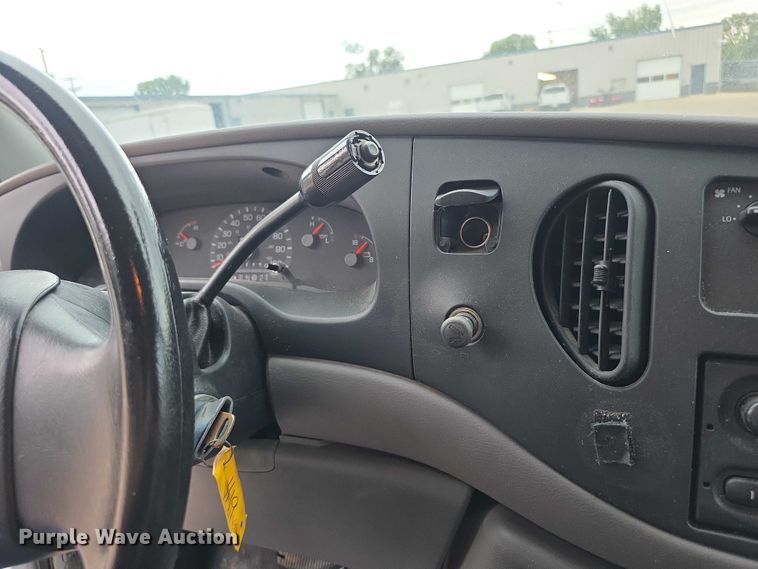 image for item EF3711 1999 Ford Econoline E250 van