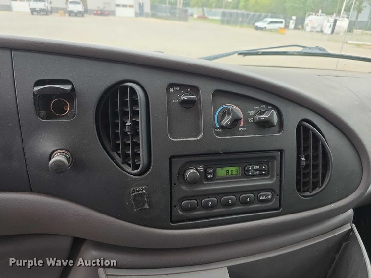 image for item EF3711 1999 Ford Econoline E250 van