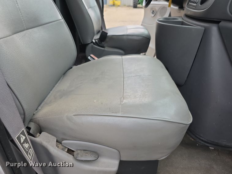 image for item EF3711 1999 Ford Econoline E250 van