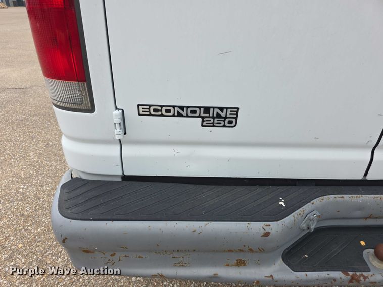 image for item EF3712 1997 Ford Econoline E250 van