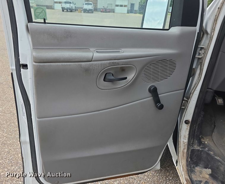 image for item EF3712 1997 Ford Econoline E250 van