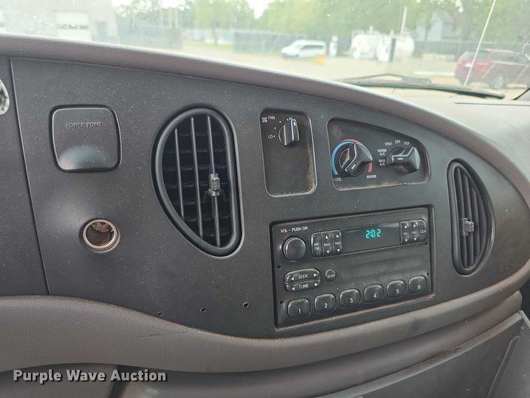 image for item EF3712 1997 Ford Econoline E250 van