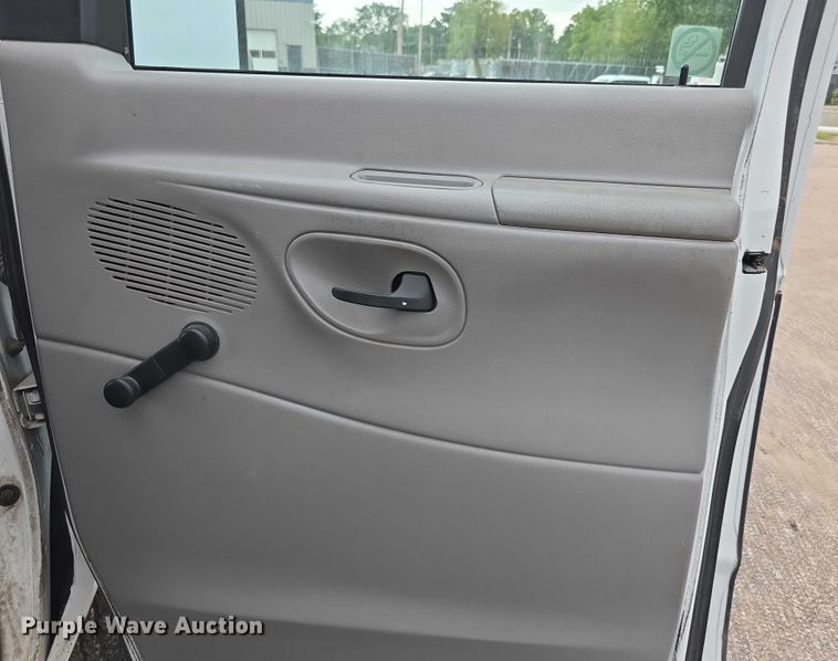 image for item EF3712 1997 Ford Econoline E250 van