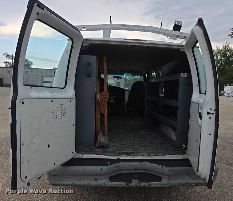 image for item EF3712 1997 Ford Econoline E250 van