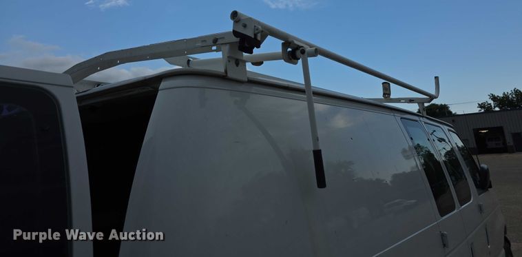 image for item EF3713 2001 Ford Econoline E250 van