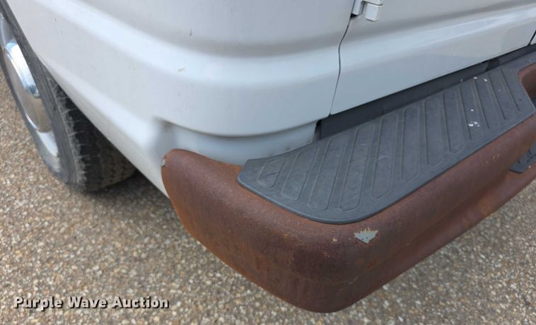 image for item EF3713 2001 Ford Econoline E250 van