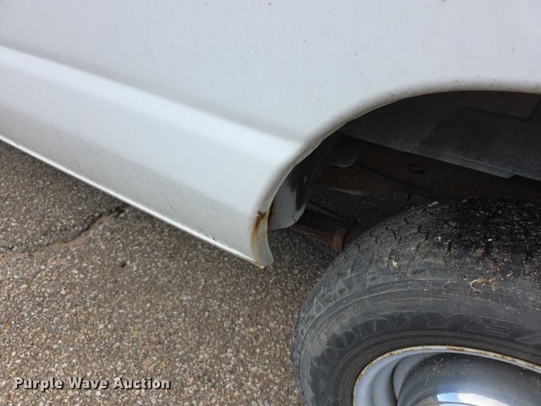 image for item EF3713 2001 Ford Econoline E250 van