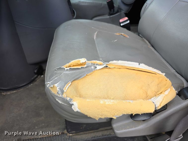 image for item EF3713 2001 Ford Econoline E250 van