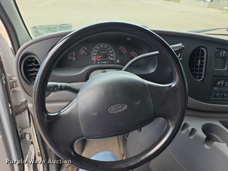 image for item EF3713 2001 Ford Econoline E250 van